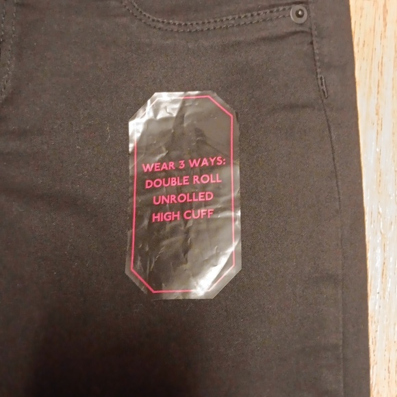 NO BO BLACK MID RISE SKINNY CROP JEANS - Picture 5 of 5